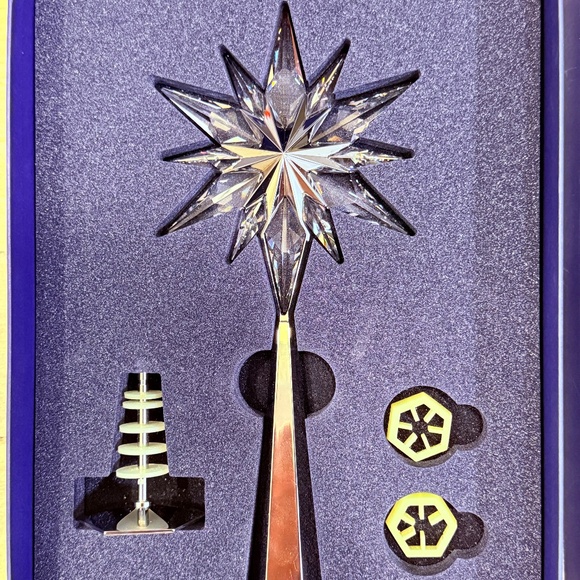 Swarovski Crystal ROCKEFELLER CENTER Christmas Tree Topper - Picture 4 of 16